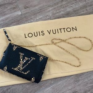 Louis Vuitton pochette jungle giant print purse